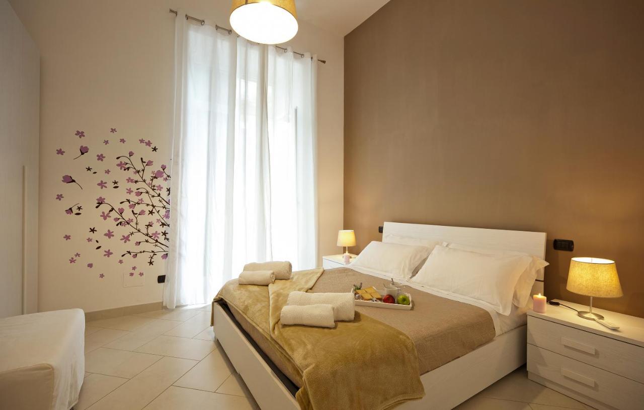 Le Corti Di Napoli Apartments Exteriör bild