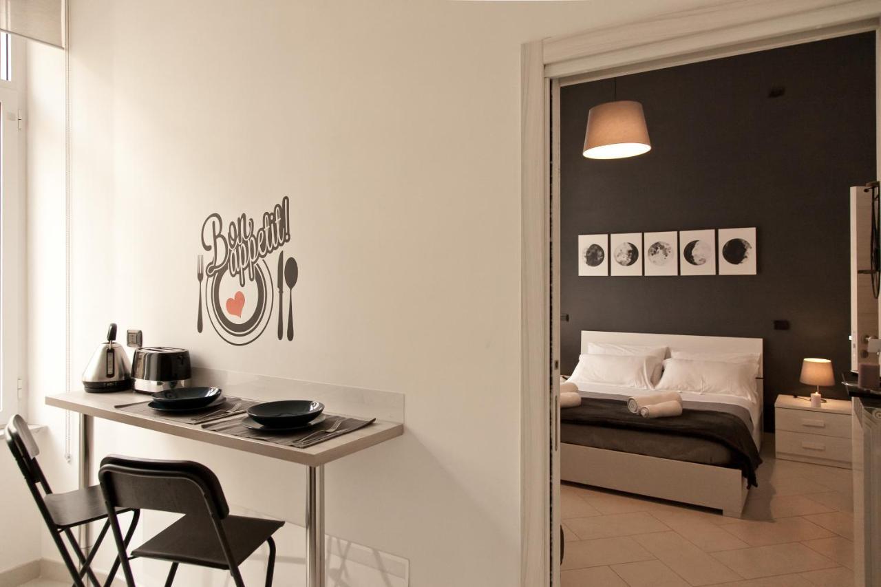 Le Corti Di Napoli Apartments Exteriör bild