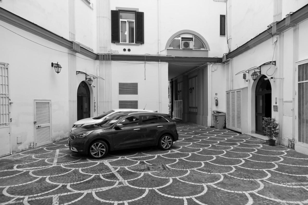 Le Corti Di Napoli Apartments Exteriör bild